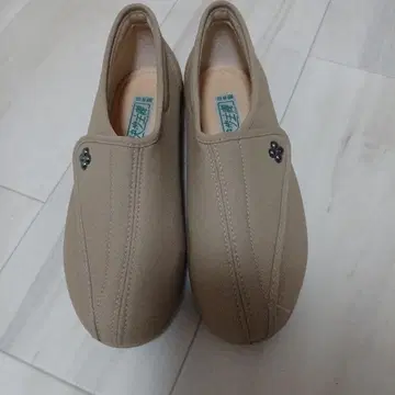 쾌보주의 베이지 슬립온
