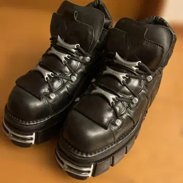 NEW ROCK 블랙 하이컷