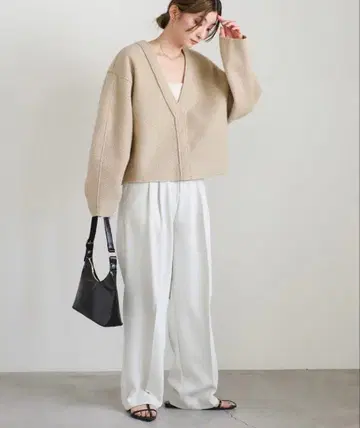 selectMOCA 부클레 V넥 숏 가디건 라이트 베이지