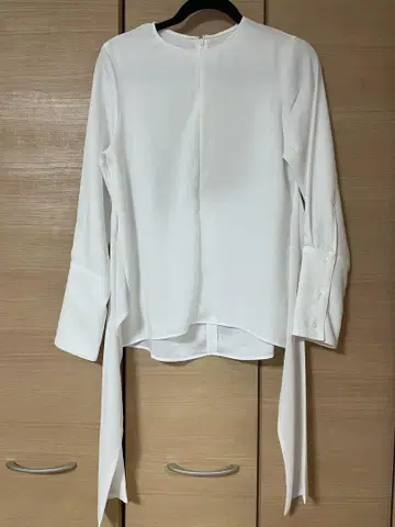 Lig.리글 도트 리본 블라우스