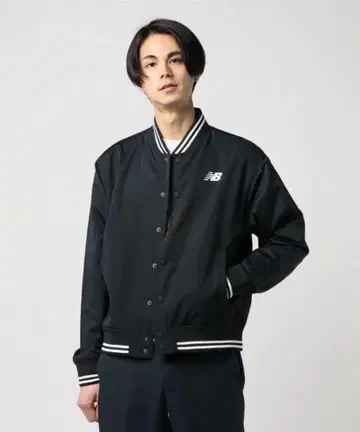 New Balance 나일론 자켓 블랙