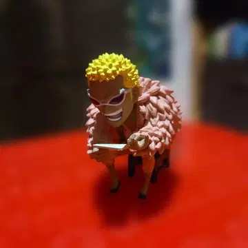 원피스 피규어 앉아있는 캐릭터 도플라밍고