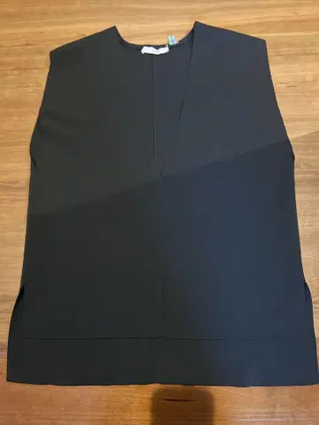 ASTRAT 네이비 V넥 슬리브리스 베스트