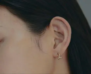 [ Jouete ] 쥬에테 꼬임 골드 귀걸이 (양쪽 귀용)