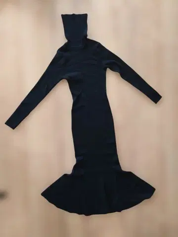 블랙 리브 터틀넥 롱 원피스