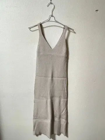 ZARA 베이지 슬리브리스 니트 원피스 M 사이즈
