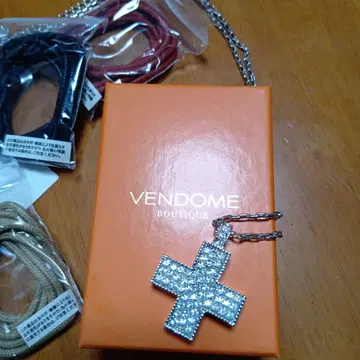 VENDOME BOUTIQUE 크로스 목걸이