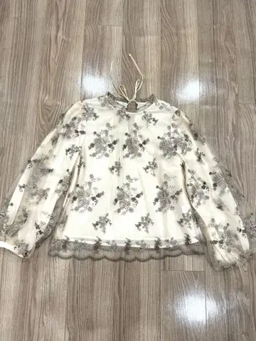 새상품 mysty woman 꽃무늬 자수 시스루 긴팔 블라우스 F