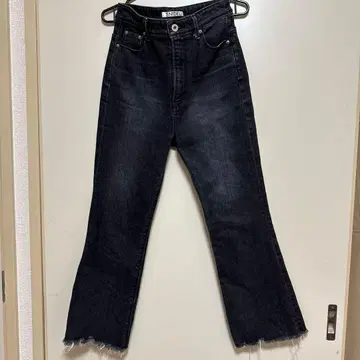 SNIDEL 블랙 부츠컷 데님