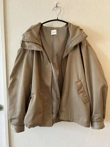 Spick & Span 베이지 마운틴 파카