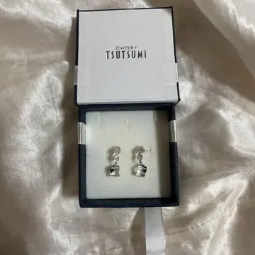 [ 미사용 새상품 ] TSUTSUMI 실버 귀걸이