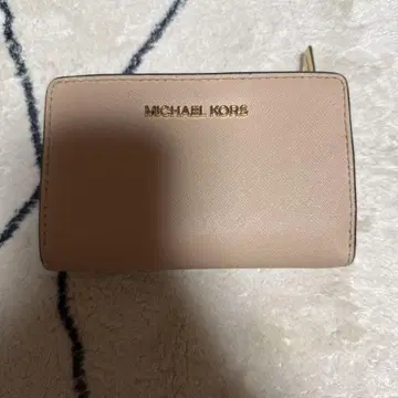 MICHAEL KORS 베이지 접이식 지갑
