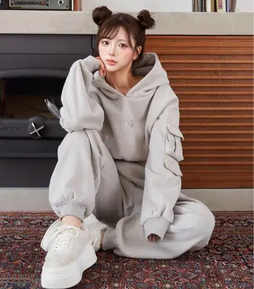 [ 미사용 새상품 ] Darich D베어 스터드 맨투맨 셋업