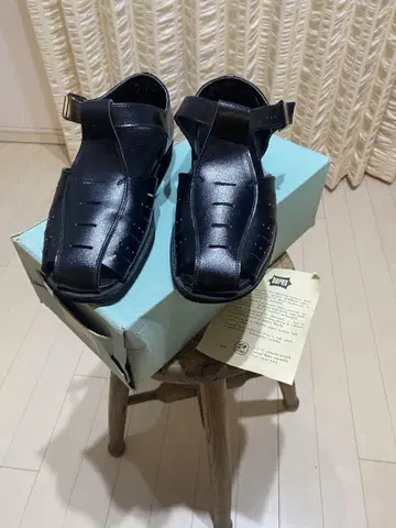구르카 샌들 블랙 오픈토 샌들