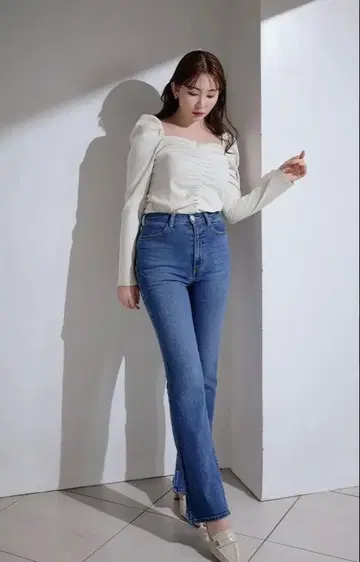 Herlipto New York High-Waisted Jeans