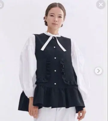 yori 포켓 프릴 베스트 블랙