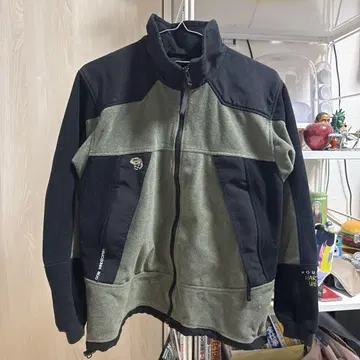 MOUNTAIN HARD WEAR 플리스
