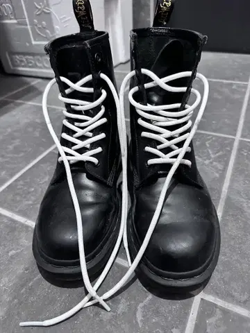 닥터마틴 8홀 블랙