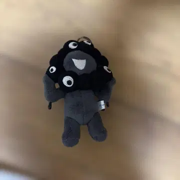 블랙 눈이 달린 봉제 인형
