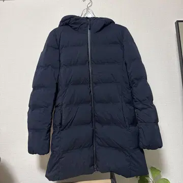 [ 새상품급 ] 유니클로 심리스 다운 코트 S 여성용 색상: 네이비