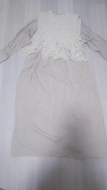 Lugnoncure 롱 원피스와 니트 베스트 세트