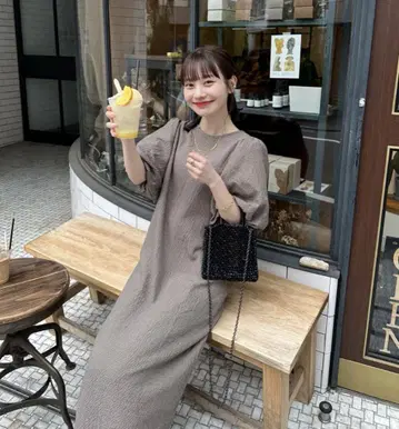 체크 무늬 퍼프 슬리브 원피스 브라운