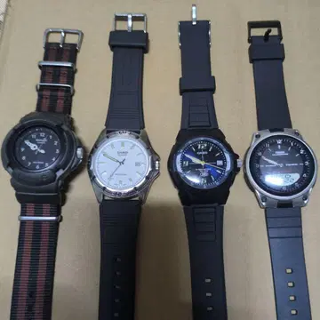 모두 작동품. CASIO 방수 기능이 있는 아날로그 손목시계 4세트