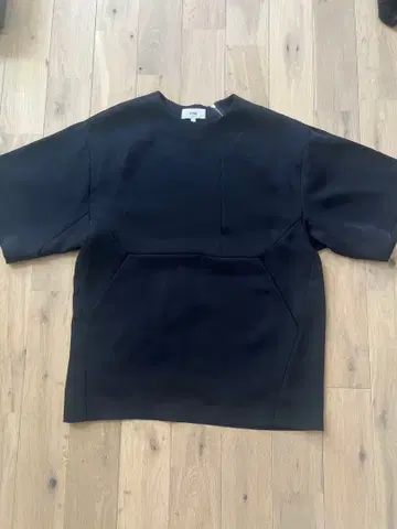 HYKE 네이비 반팔 상의