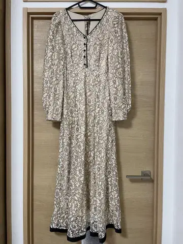 내추럴 꾸뛰르 꽃무늬 베이지 롱 드레스