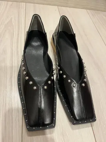 STUDS WOOD HEEL BABOOSH