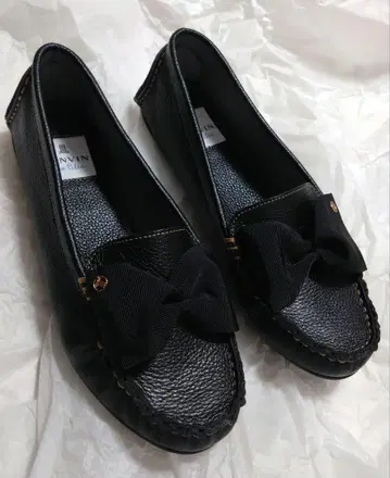 블랙 가죽 리본 플랫슈즈