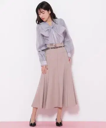 신상 질스튜어트 얇은 벨트 포함 세미 플레어 스커트 베이지