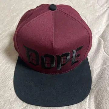 DOPE 버건디 블랙 캡