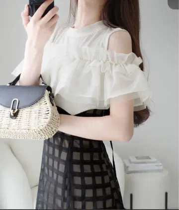 화이트 프릴 슬리브리스 맥시 원피스