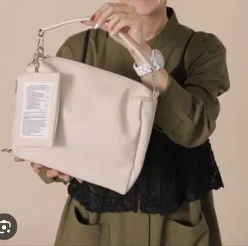 렙심 베이지 핸드백 탈부착 파우치 포함