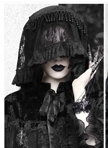 Classical Gothic Lace Veil Headpiece