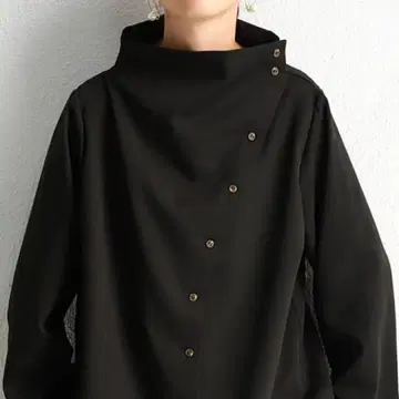 안티카 보틀넥 셔츠