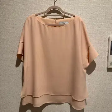 핑크 베이지 쉬폰 반팔 셔츠 백 버튼