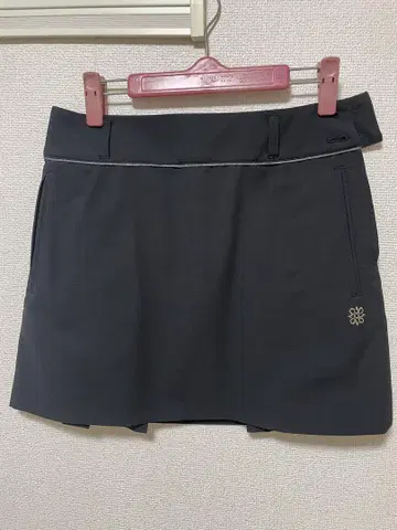 ST ANDREWS 블랙 플리츠 스커트 미사용 택 포함