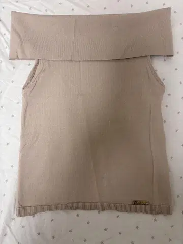 Rady 베이지 오프숄더 슬리브리스 니트