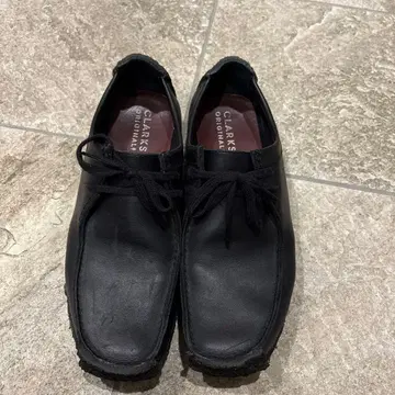 Clarks 가죽 왈라비
