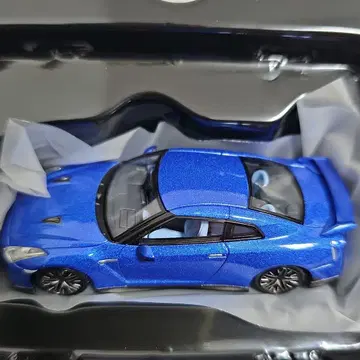 TOMICA LIMITED VINTAGE NEO R34 GT-R