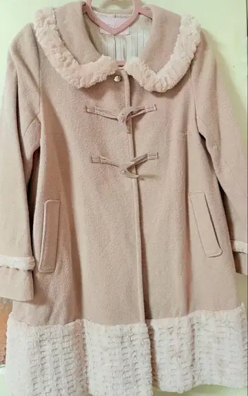 MILK 핑크 코트 퍼 문 월