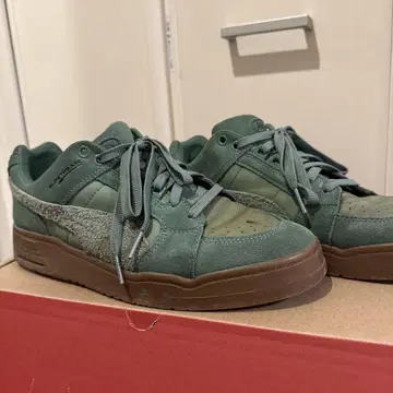 PUMA 그린 스니커즈