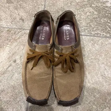 Clarks 베이지 왈라비
