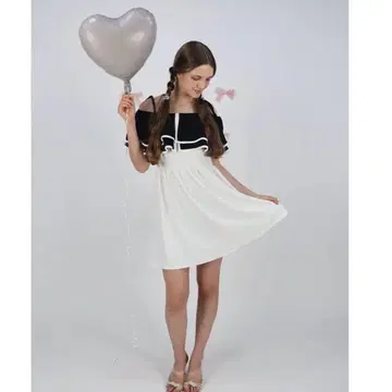 tittt&co 파이핑 케이프 원피스 블랙 화이트