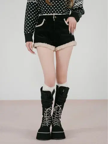 다리치 포인트 보아 코듀로이 숏팬츠 블랙 M