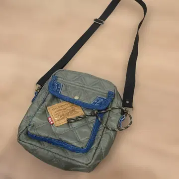 Levi's 숄더백 카키