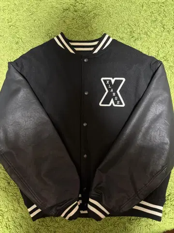 XLARGE 블랙 바시티 자켓