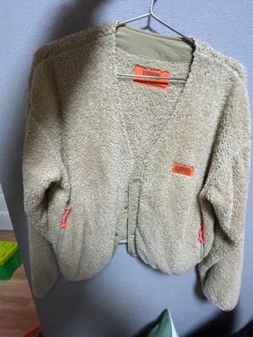 UNIVERSAL OVERALL 보아 플리스 노카라 가디건